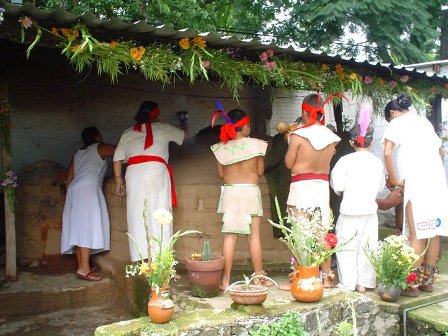 El_grupo_de_Danza_venado_y__Sahumando_el_Temazcal